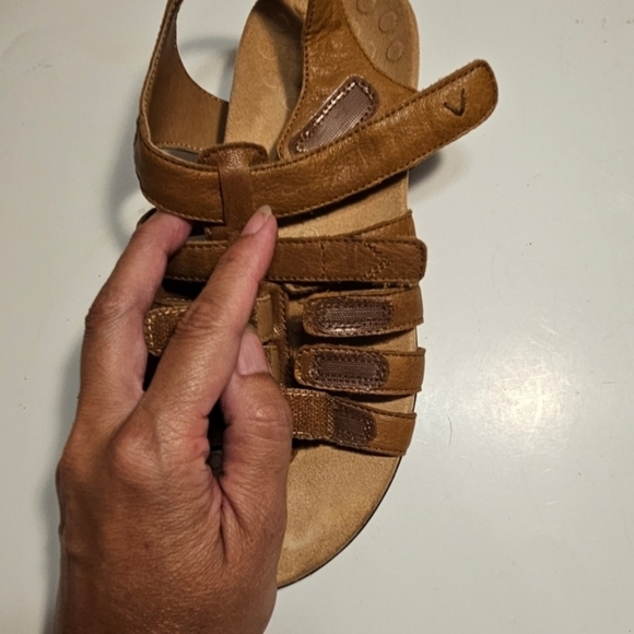 Vionic Size 6 Harissa Brown /Tan Gladiator Flat Comfort Sandal Adjustable Strap - Picture 3 of 6